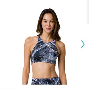 NWT Onzie Flow Sports Bra
